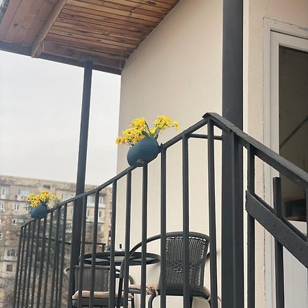 Guest House O'Live Rustavi  Buitenkant foto